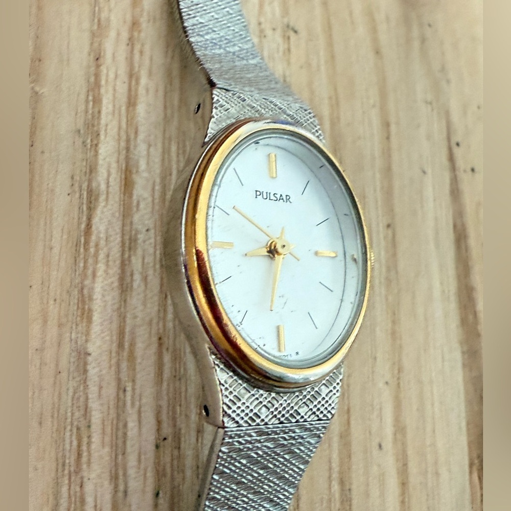 Vintage pulsar ladies oval silver tone watch NEW BATTERY - Picture 2 of 10